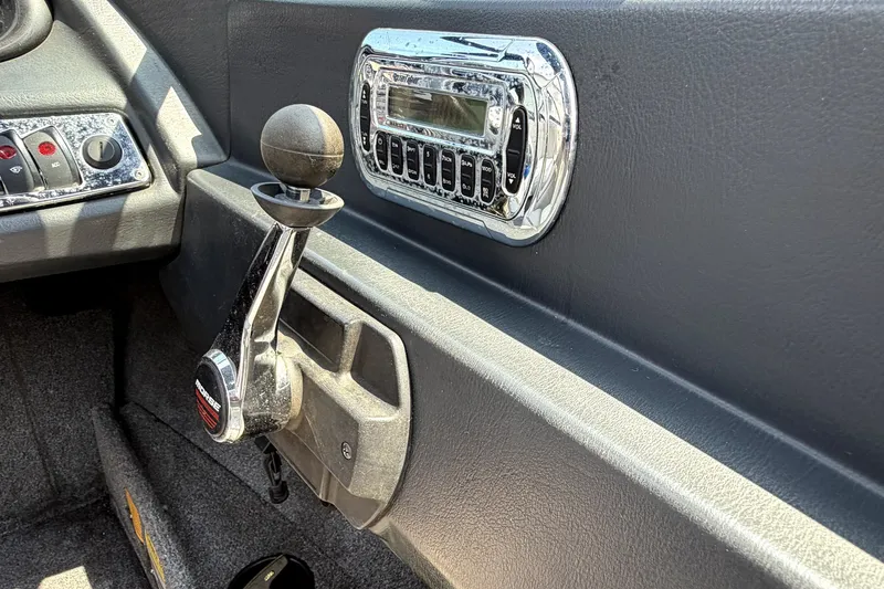 Slide: The Image of 2008 Malibu iRide dashboard with vintage radio and gear lever. - 27