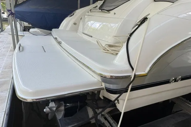 Slide: The Image of 2005 Formula 370 Super Sport boat with swim platform and sleek design. - 22