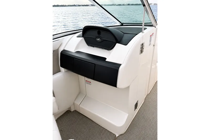 Slide: The Image of 2006 Sea Ray 270 SLX boat interior with dashboard and water view. - 18
