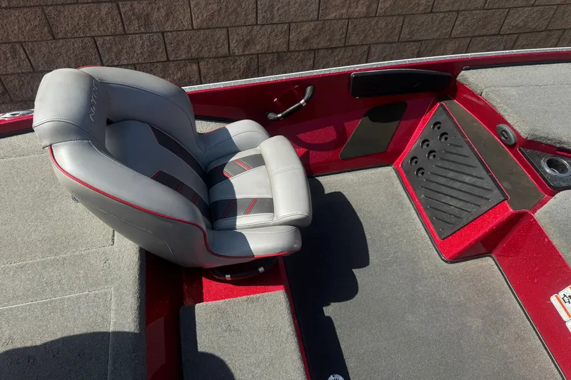 Slide: The Image of Gray and red seat in a 2018 Nitro Z18 boat interior. - 20