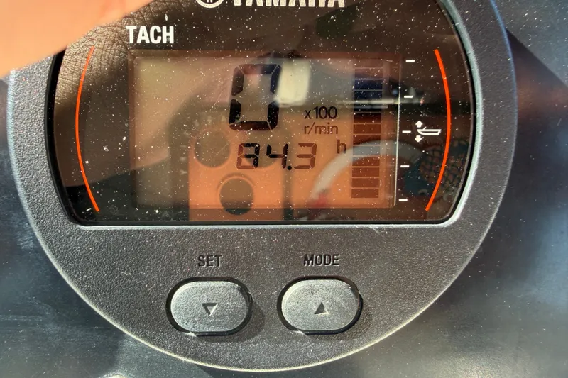 Slide: The Image of Yamaha tachometer displaying 84.3 hours on a 2001 Boston Whaler 220 Dauntless. - 14