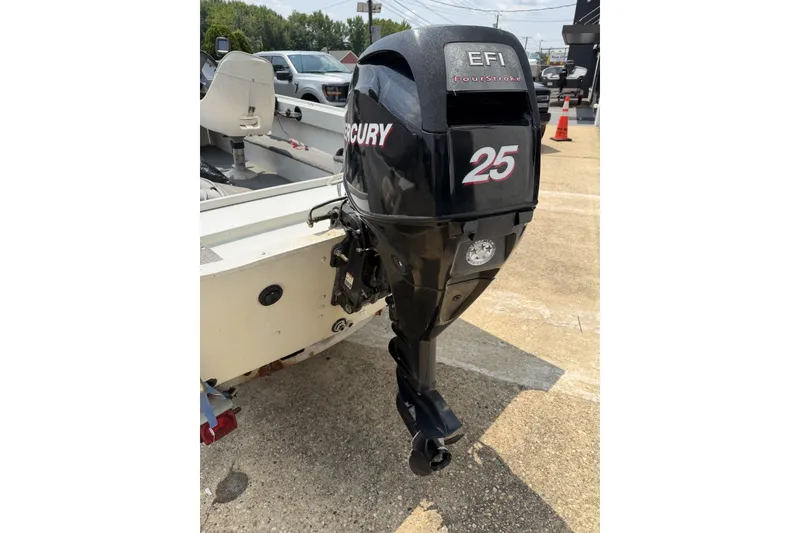 Slide: The Image of 2010 Alumacraft Fisherman 160 CS with Mercury 25 EFI outboard motor. - 2