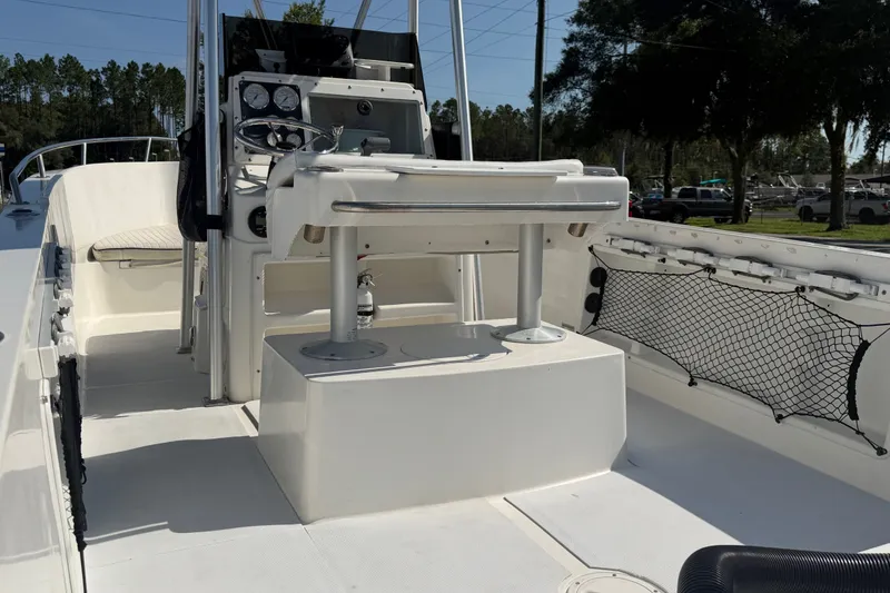 Slide: The Image of 1999 Robalo 2120 Center Console boat interior with steering console and seating. - 15
