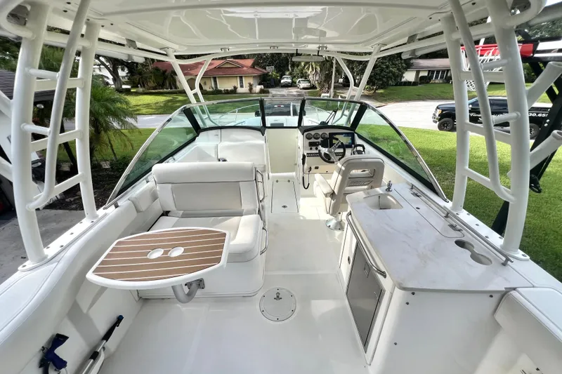 Slide: The Image of 2015 Boston Whaler 270 Vantage boat interior with seating, helm, and kitchenette. - 81