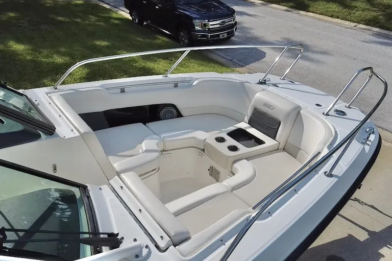 Slide: The Image of 2015 Boston Whaler 270 Vantage boat with spacious seating and cup holders. - 37