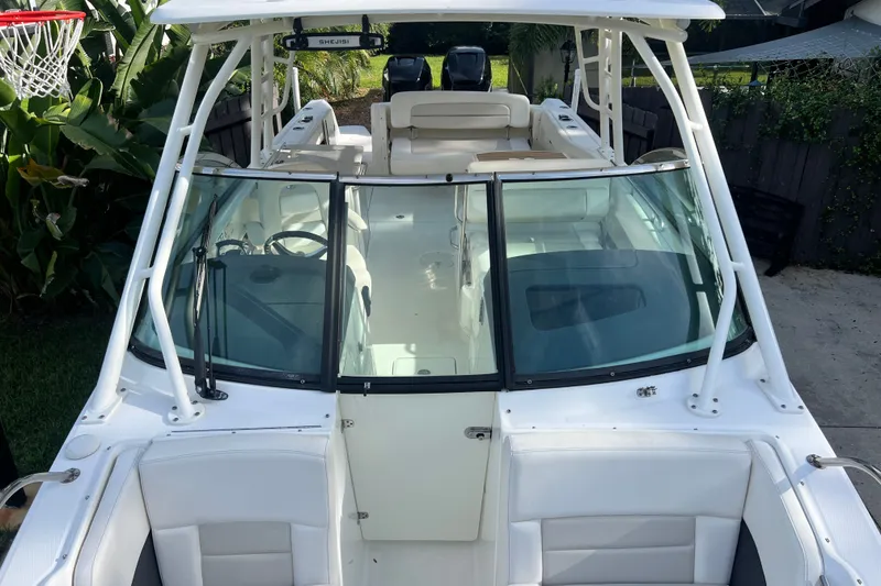 Slide: The Image of 2015 Boston Whaler 270 Vantage boat with sleek design and spacious seating. - 60
