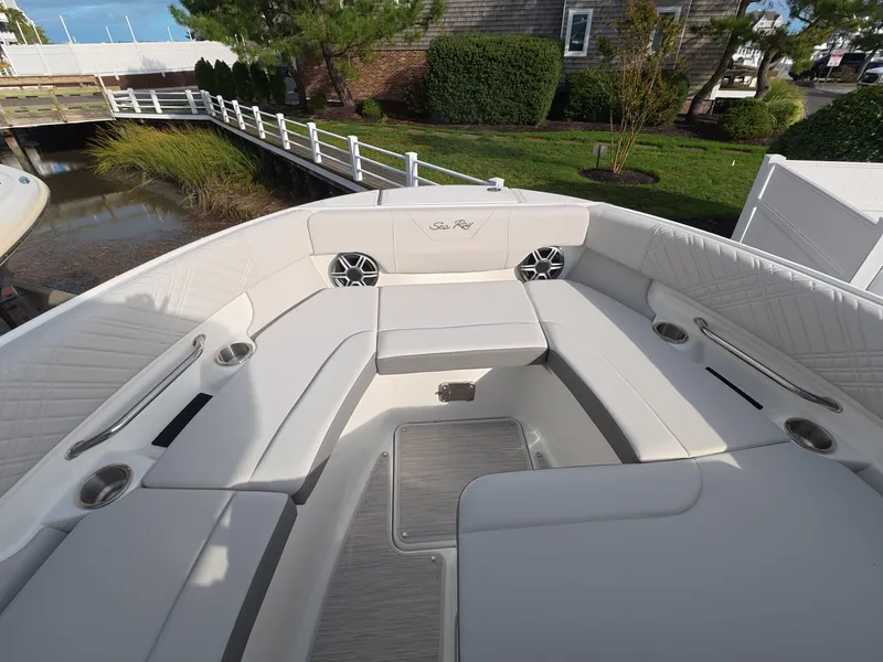Slide: The Image of The image shows the bow area of a Sea Ray SDX 250 Outboard with comfortable seating and cup holders. - 19
