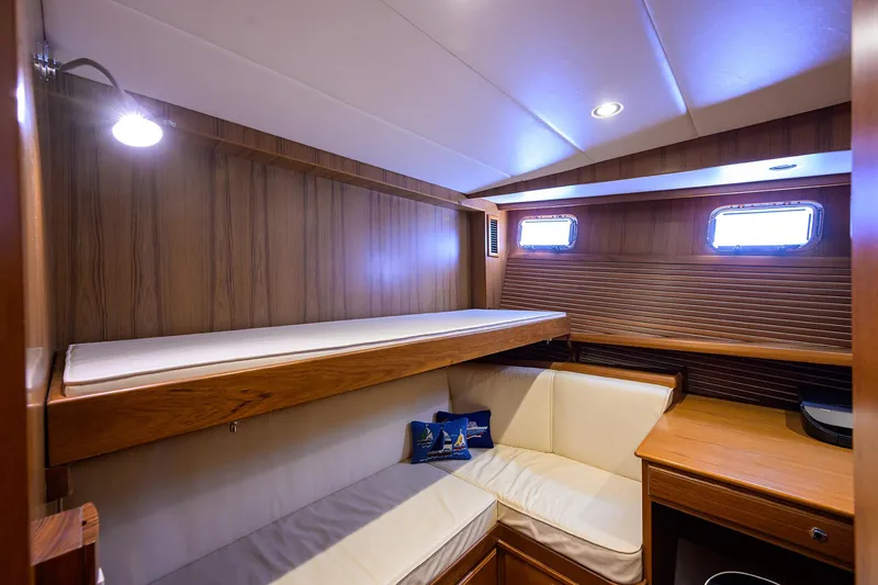 Slide: The Image of Pullman perth above pull out double berth - 14