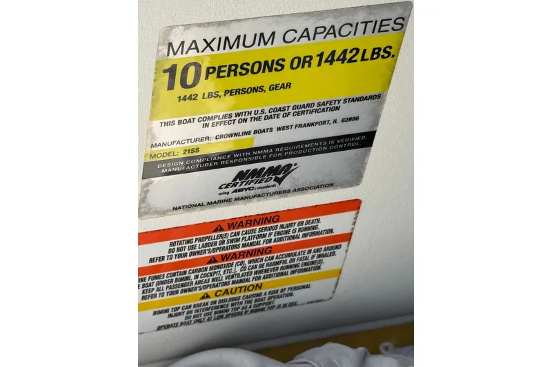 Slide: The Image of 2007 Crownline 21 SS capacity label: 10 persons or 1442 lbs, safety warnings included. - 31