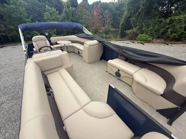 Slide: The Image of Bentley Pontoons Bentley 200 Cruise 2021 - 6