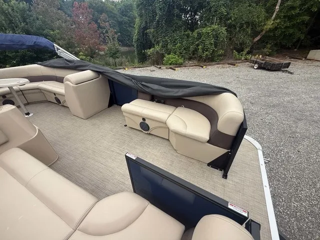 Slide: The Image of Bentley Pontoons Bentley 200 Cruise 2021 - 7