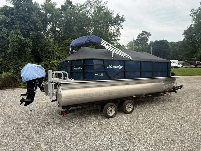 Slide: The Image of Bentley Pontoons Bentley 200 Cruise 2021 - 12