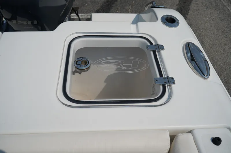 Slide: The Image of 2022 Sea Hunt Gamefish 25 boat livewell with logo and Yamaha engine detail. - 18