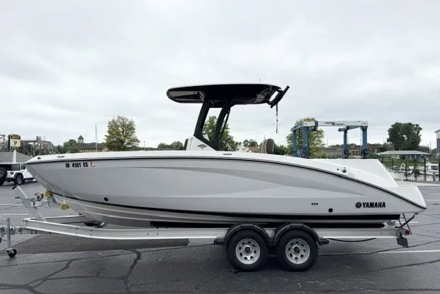 Slide: The Image of 2024 Yamaha Boats 255 FSH Sport H on trailer, side view, in parking lot. - 24