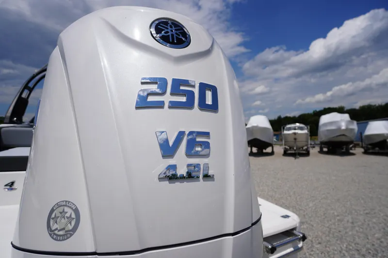 Slide: The Image of Outboard motor on 2026 Chaparral SSX 4, featuring 250 V6 4.2L engine. - 72