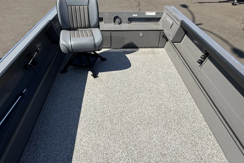 Slide: The Image of 2026 Alumaweld Free Drifter 20 boat interior with a single gray seat. - 23