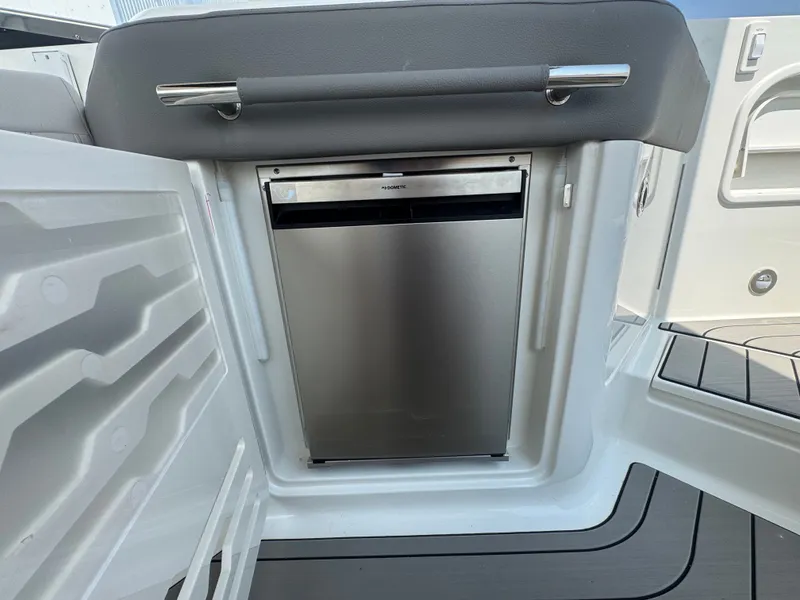 Slide: The Image of Sea Ray SLX 310 Outboard 2027 - 15