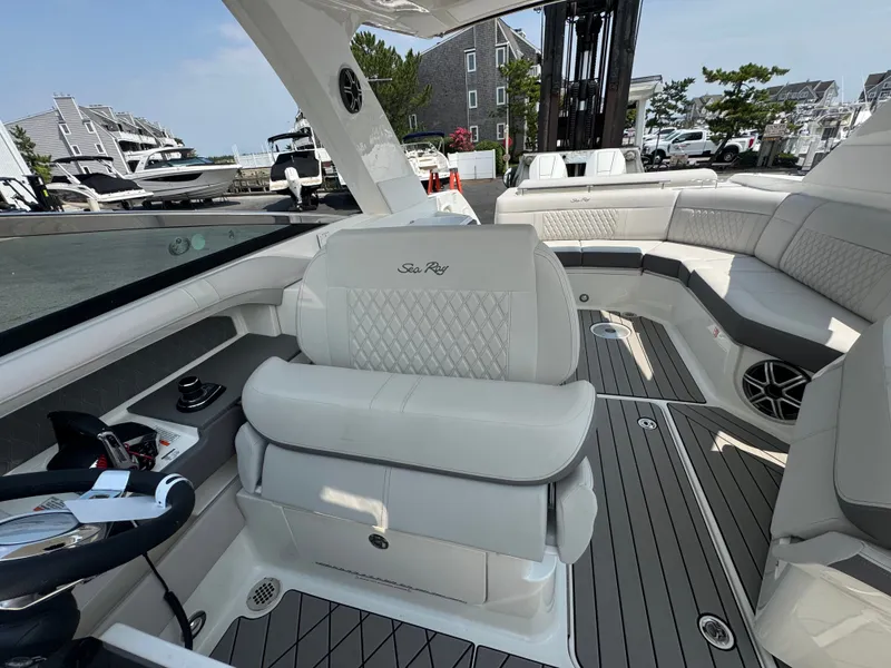 Slide: The Image of Sea Ray SLX 310 Outboard 2027 - 19
