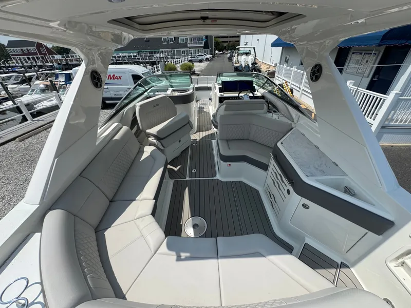 Slide: The Image of Sea Ray SLX 310 Outboard 2027 - 6