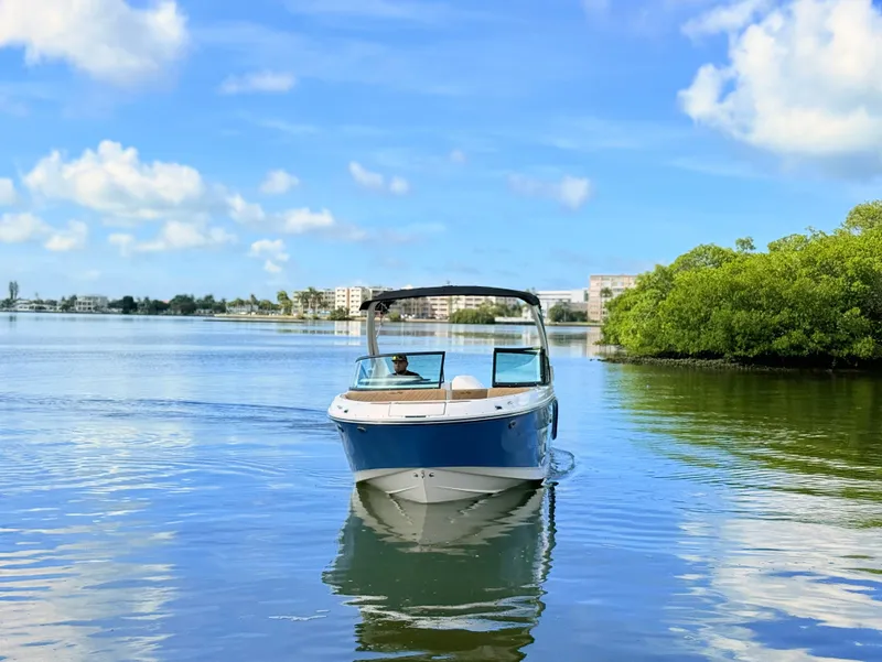 Slide: The Image of Sea Ray SDX 230 Outboard 2027 - 11