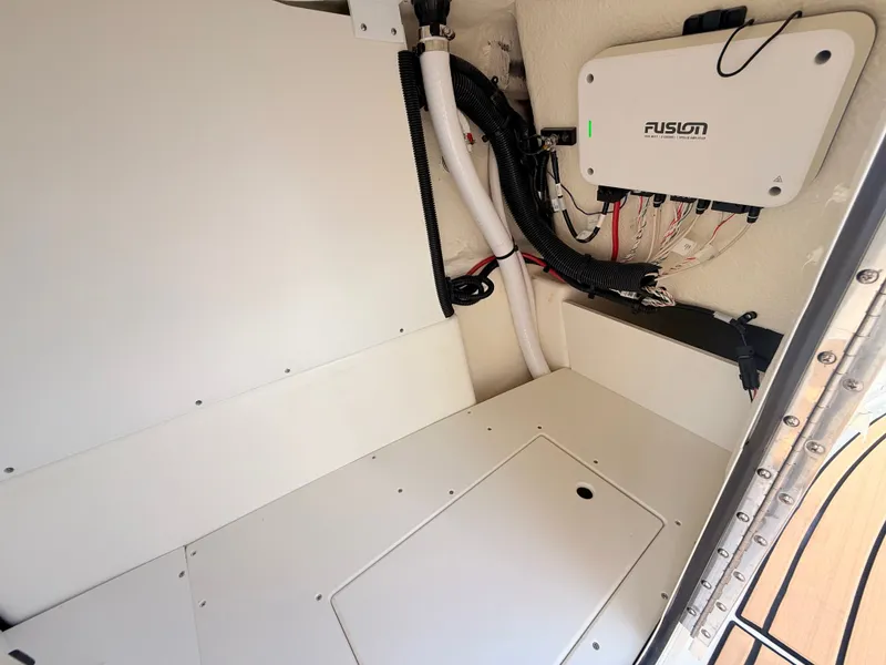 Slide: The Image of Sea Ray SDX 230 Outboard 2027 - 46