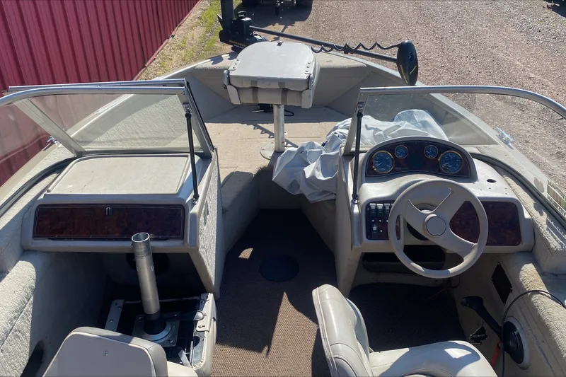 Slide: The Image of 2003 Smoker Craft Pro Angler 165 SC boat interior with steering wheel and dashboard. - 10