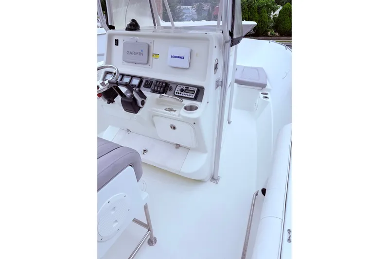 Slide: The Image of 2007 Sailfish 2360 CC boat cockpit with Garmin and Lowrance navigation systems. - 8