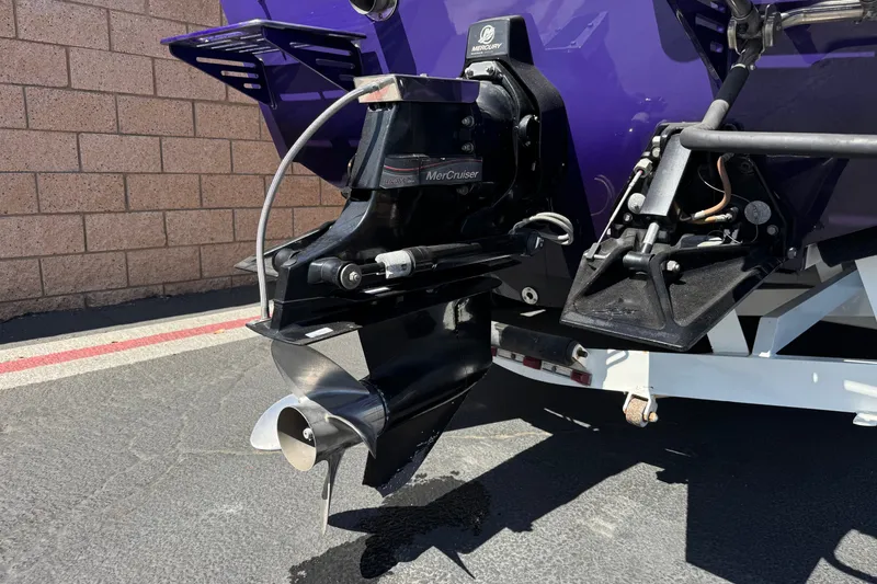 Slide: The Image of Rear view of a 2005 Ultimate Warlock 25 World Class boat with MerCruiser outdrive. - 6