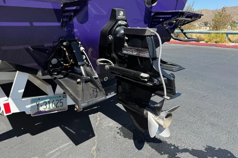 Slide: The Image of Rear view of a 2005 Ultimate Warlock 25 World Class boat with MerCruiser outdrive. - 7