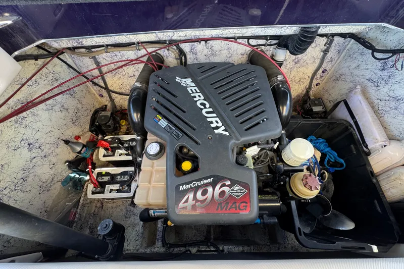 Slide: The Image of Engine compartment of a 2005 Ultimate Warlock 25 World Class boat with Mercury 496 MAG engine. - 18