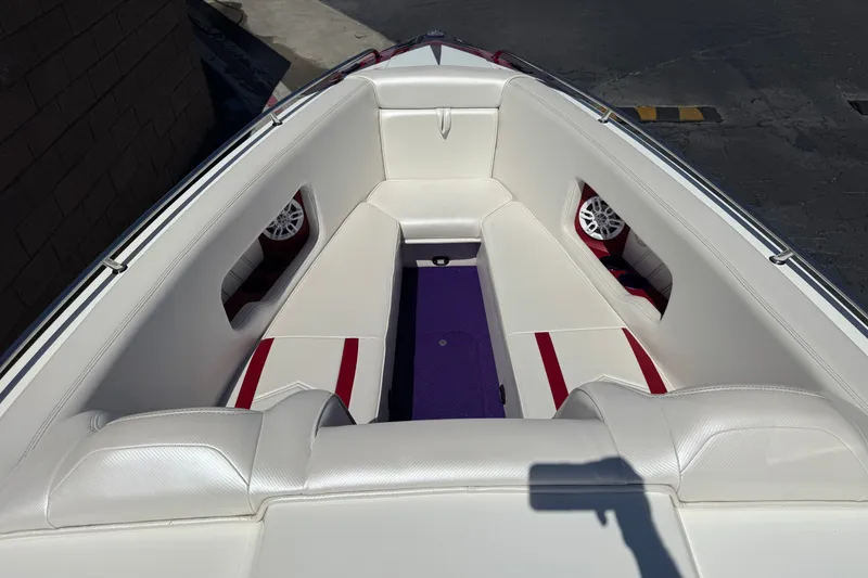 Slide: The Image of Interior of 2005 Ultimate Warlock 25 World Class boat with white and red seating. - 10