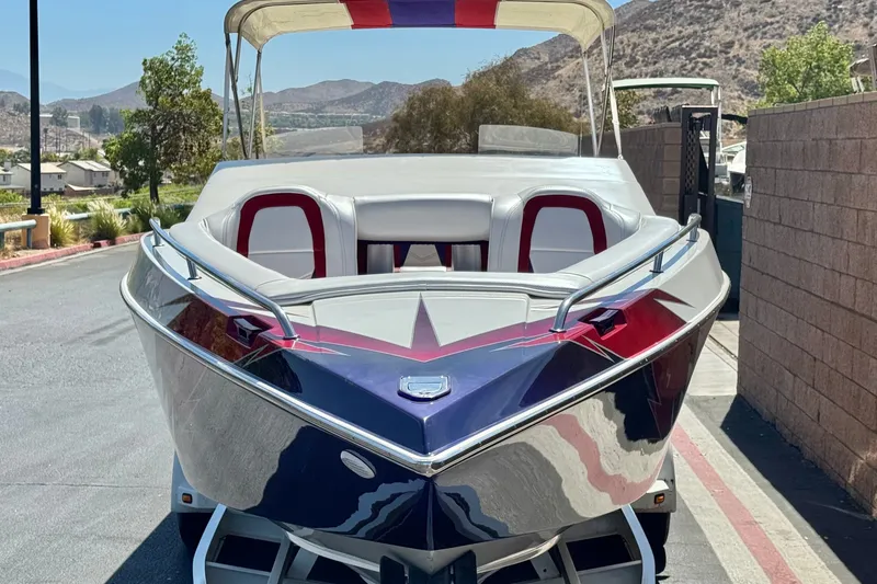 Slide: The Image of Front view of a 2005 Ultimate Warlock 25 World Class boat, parked outdoors. - 2