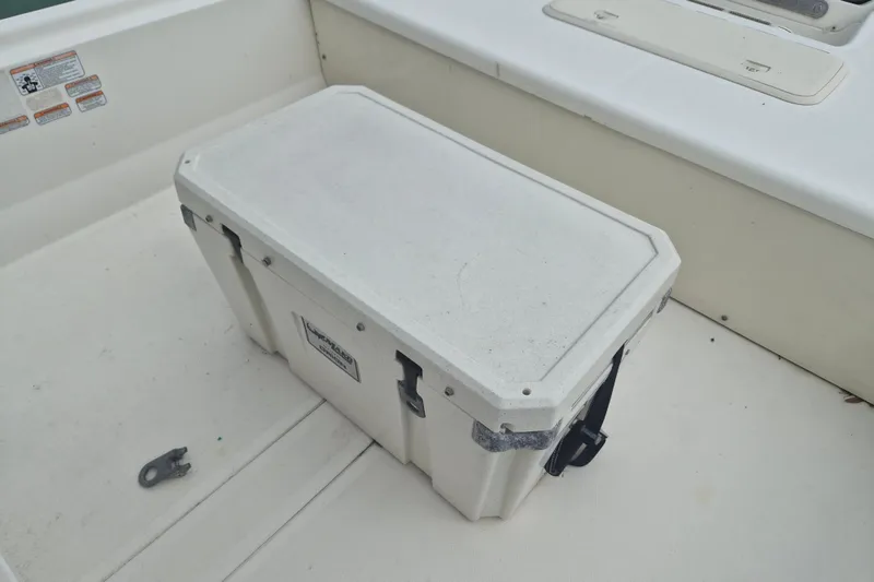 Slide: The Image of White cooler on 2018 Mako Pro Skiff 19 CC Top Drive boat deck. - 8
