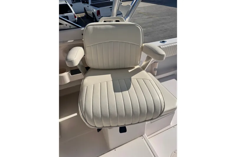 Slide: The Image of Cream-colored captain's chair on 2004 Grady-White Gulfstream 232 boat. - 13