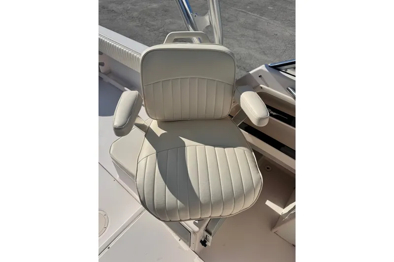 Slide: The Image of Cream-colored captain's chair on 2004 Grady-White Gulfstream 232 boat. - 14