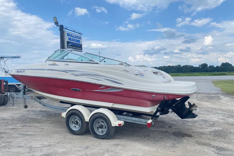 The Image of 2005 Sea Ray 200 Sundeck boat on trailer at Bulloch Marine dealership. - 0