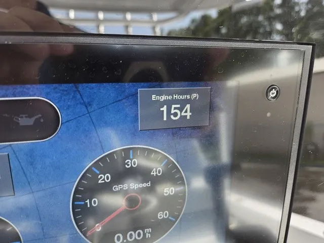 Slide: The Image of A display shows 154 engine hours and a GPS speed gauge. - 19