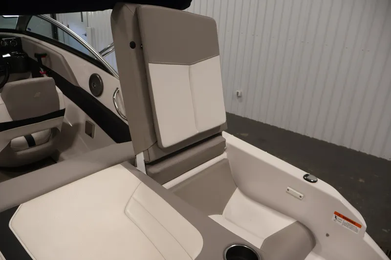 Slide: The Image of Interior of 2017 Four Winns H190 boat with beige and white seating. - 46