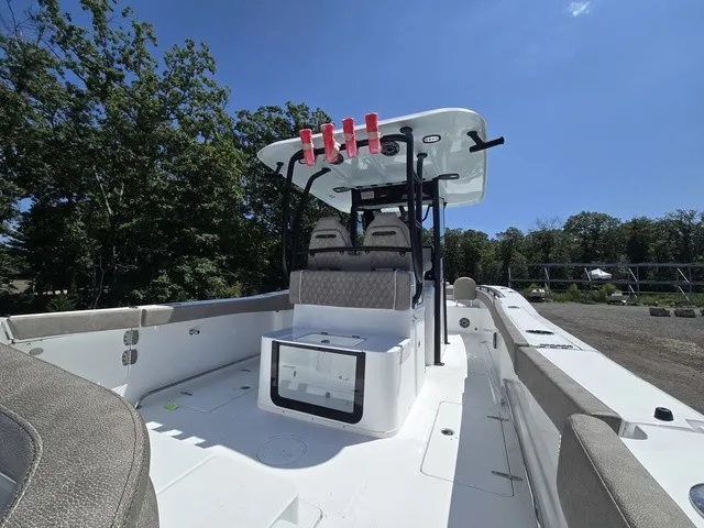 Slide: The Image of Sea Hunt Ultra 305SE 2027 - 5