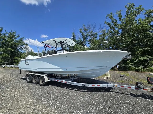 Slide: The Image of Sea Hunt Ultra 305SE 2027 - 1
