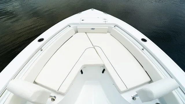 Slide: The Image of Sea Hunt Ultra 229 2027 - 9
