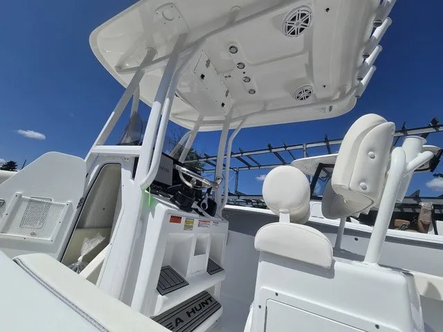 Slide: The Image of Sea Hunt Ultra 229 2027 - 6