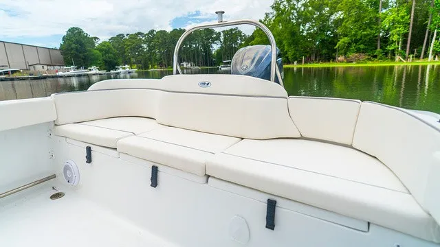 Slide: The Image of Sea Hunt Ultra 229 2027 - 10
