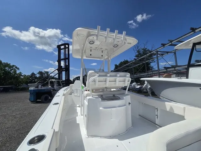 Slide: The Image of Sea Hunt Ultra 229 2027 - 5