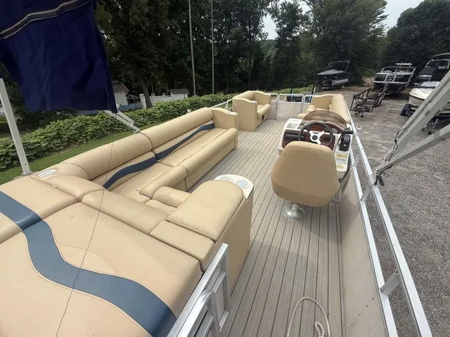 Slide: The Image of The image shows the deck of a 2002 Harris Sunliner 220 pontoon boat with beige seating. - 6