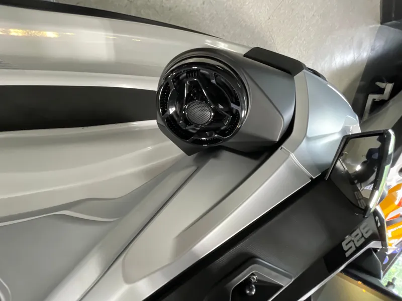 Slide: The Image of Sea-Doo GTX Limited 325 2026 - 7