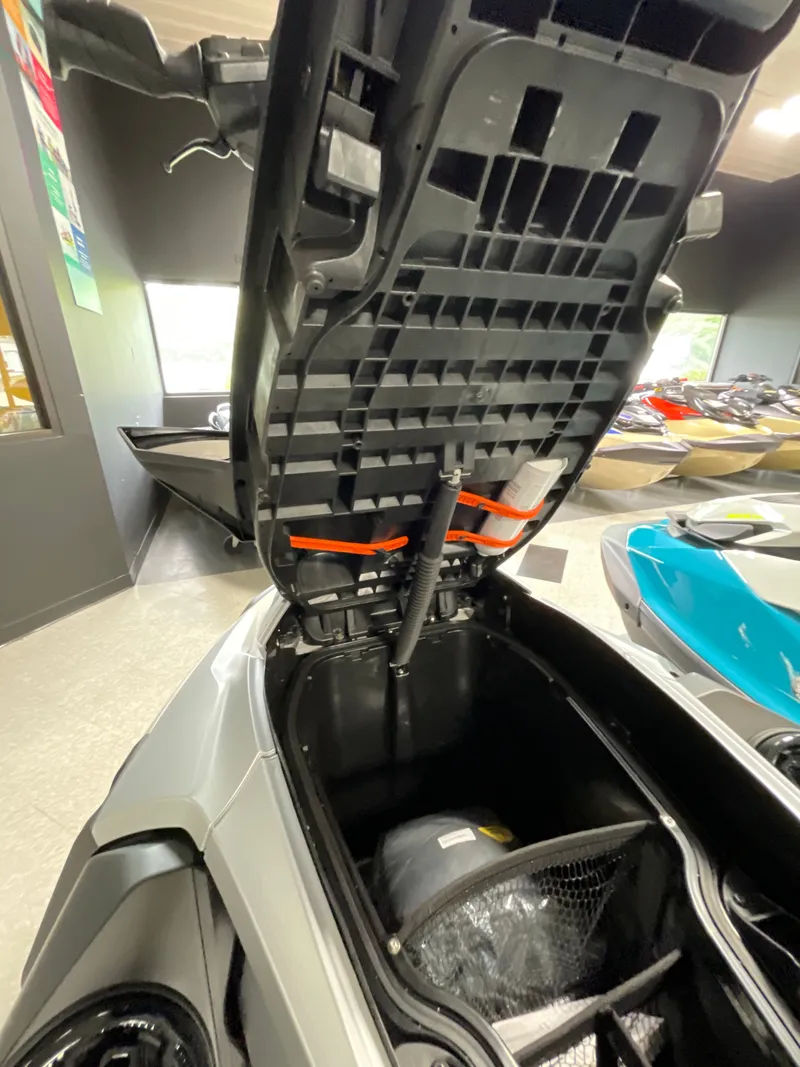 Slide: The Image of Sea-Doo GTX Limited 325 2026 - 6