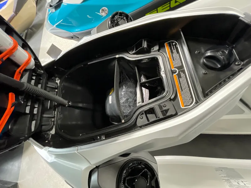 Slide: The Image of Sea-Doo GTX Limited 325 2026 - 5