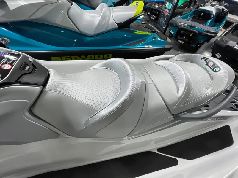 Slide: The Image of Sea-Doo GTX Limited 325 2026 - 4