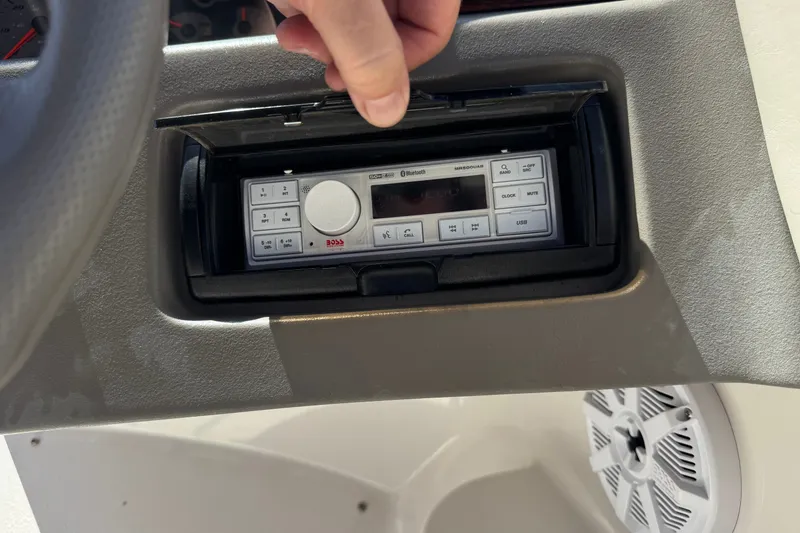 Slide: The Image of Boat stereo system in a 2001 Four Winns 180 Horizon, featuring Bluetooth connectivity. - 21